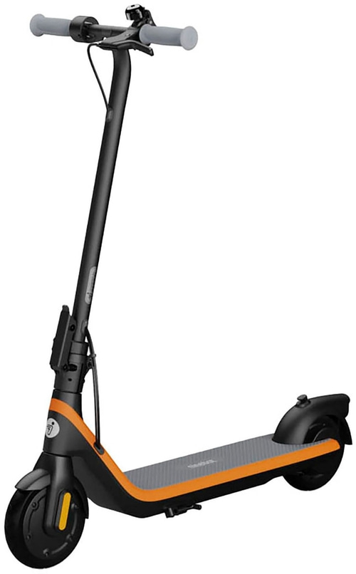 Schwarzer Elektroroller mit orangefarbenen Akzenten und grauen Griffen