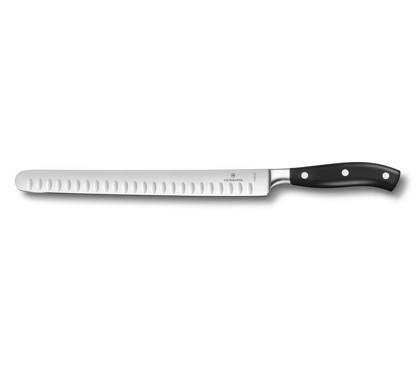 Ein Messer mit schwarzem Griff und silberner Klinge, das auf weißem Hintergrund liegt.