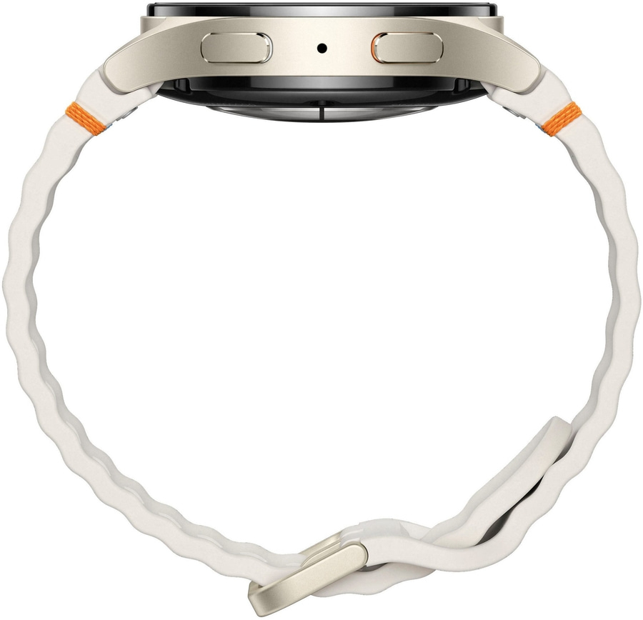 Nahaufnahme einer Smartwatch mit weißem Armband und orangefarbenen Akzenten