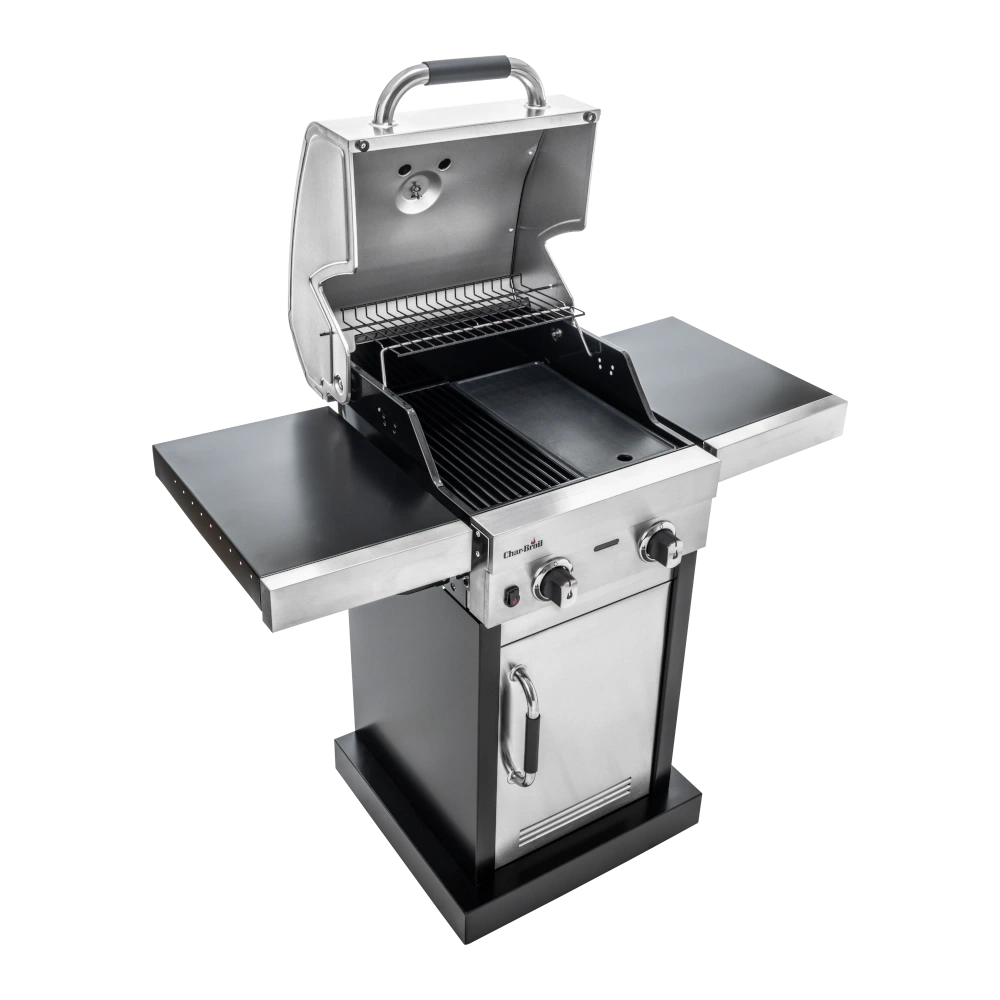 Ein offener Gasgrill mit schwarzer Ablagefläche und silberner Tür.