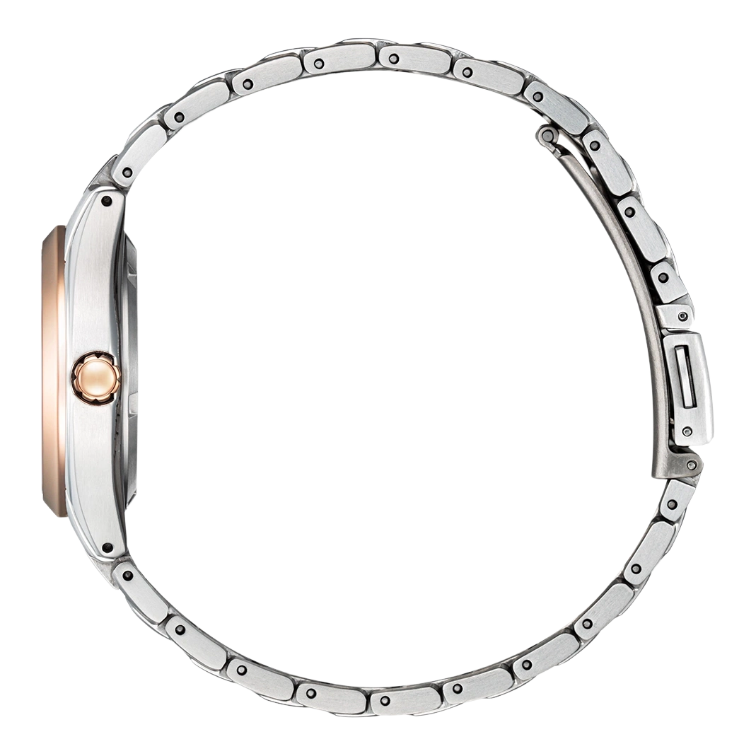 Uhr mit silbernem Armband und roségoldfarbenem Zifferblatt, Seitenansicht