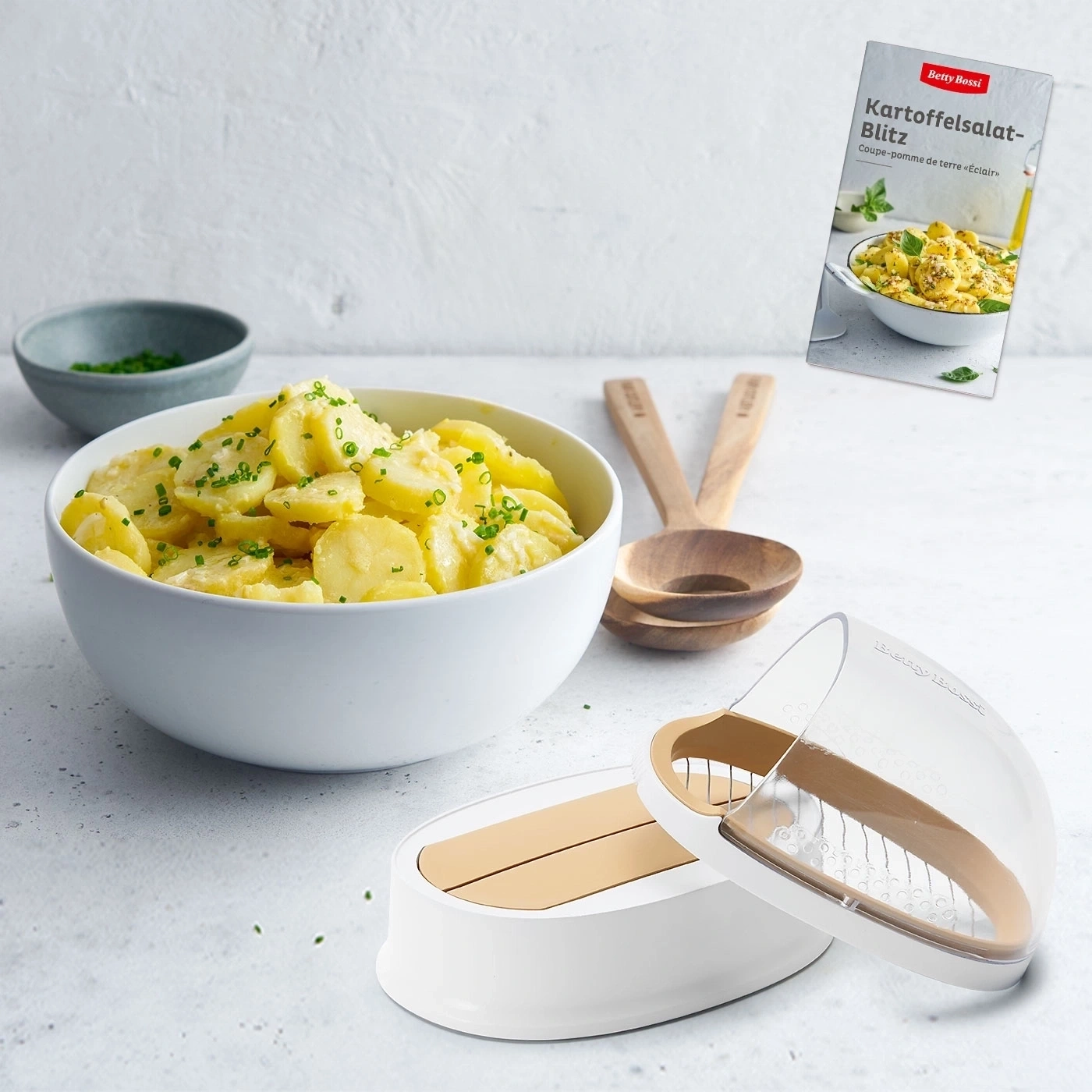 Kartoffelsalat mit Betty Bossi Blitz, Rezeptheft und Küchenutensilien