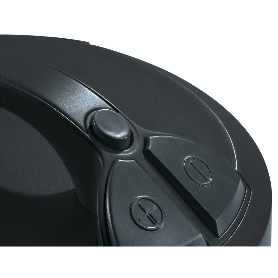 Nahaufnahme eines schwarzen Steuerknüppels mit Knöpfen und Symbolen.