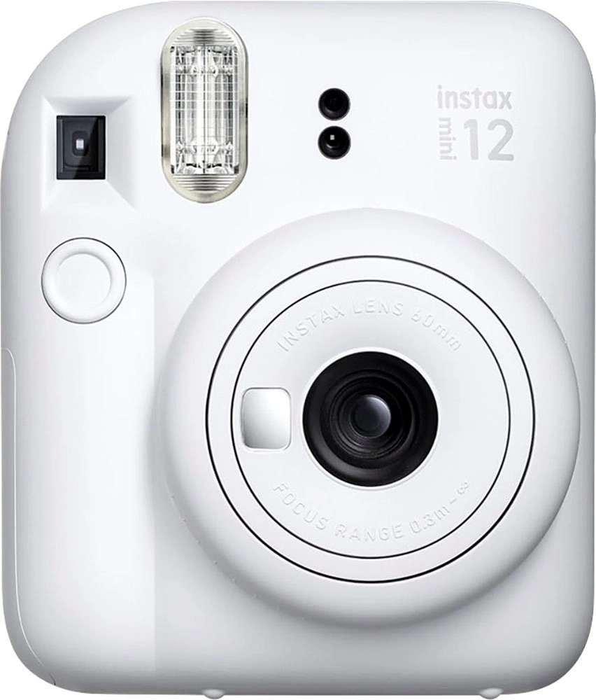 Weiße Instax Mini 12 Kamera mit Blitz und Objektiv, Nahaufnahme.