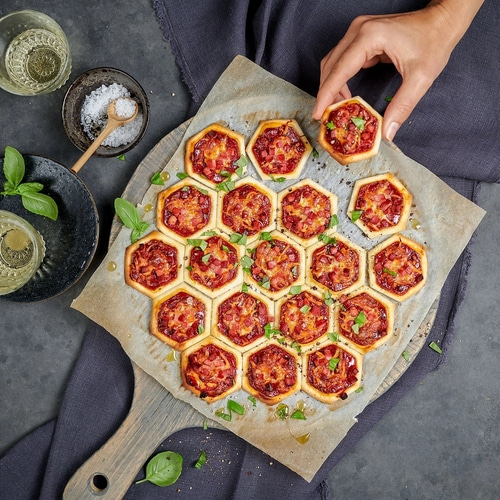 BETTY BOSSI Mini Pizza Tool Kunststoff Schablone Spülmaschinengeeignet Beige NEU