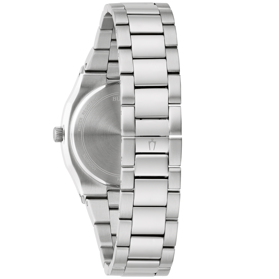 Nahaufnahme einer silbernen Uhr mit Metallarmband und Logo auf dem Zifferblatt