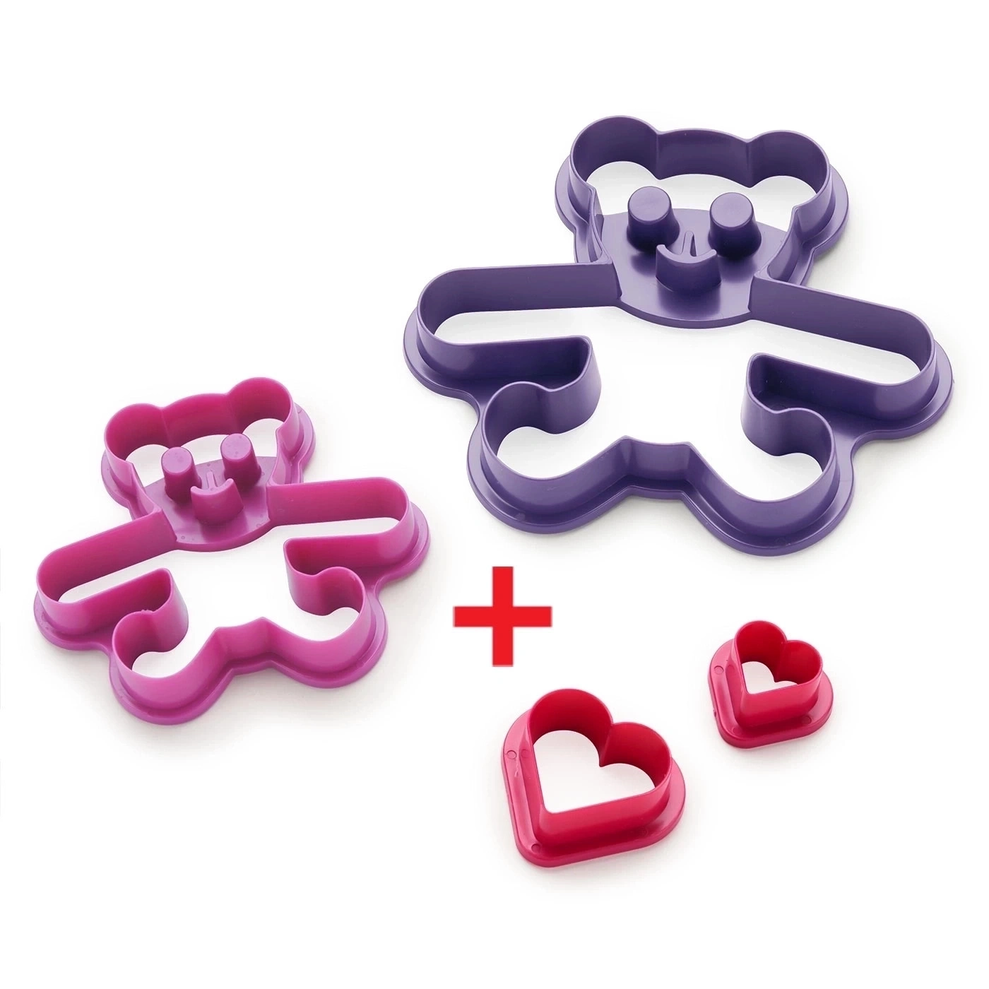 Keksformen in Form von Bären und Herzen, rosa und lila, auf weißem Hintergrund.