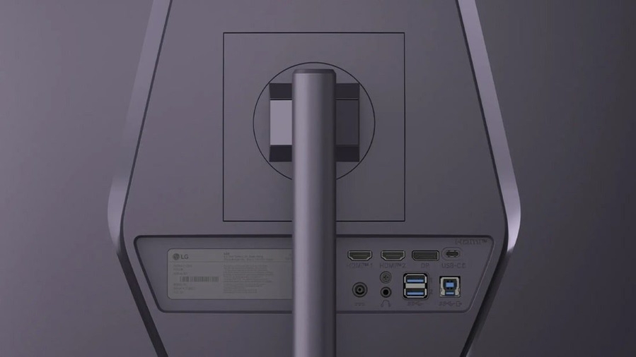 Rückseite eines Monitors mit Anschlüssen wie HDMI, DisplayPort und USB-C.