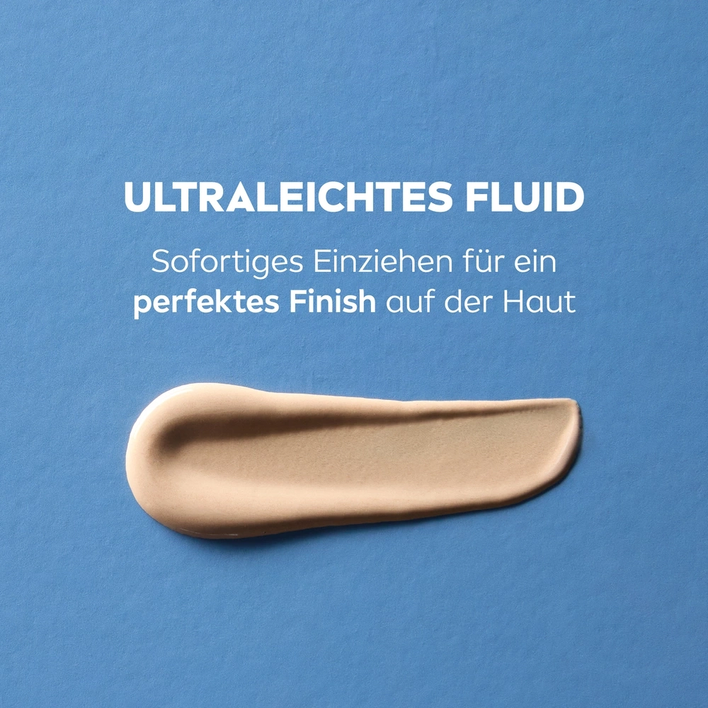 Hautpflegeprodukt mit Text auf blauem Hintergrund. Ultraleichtes Fluid, perfektes Finish.