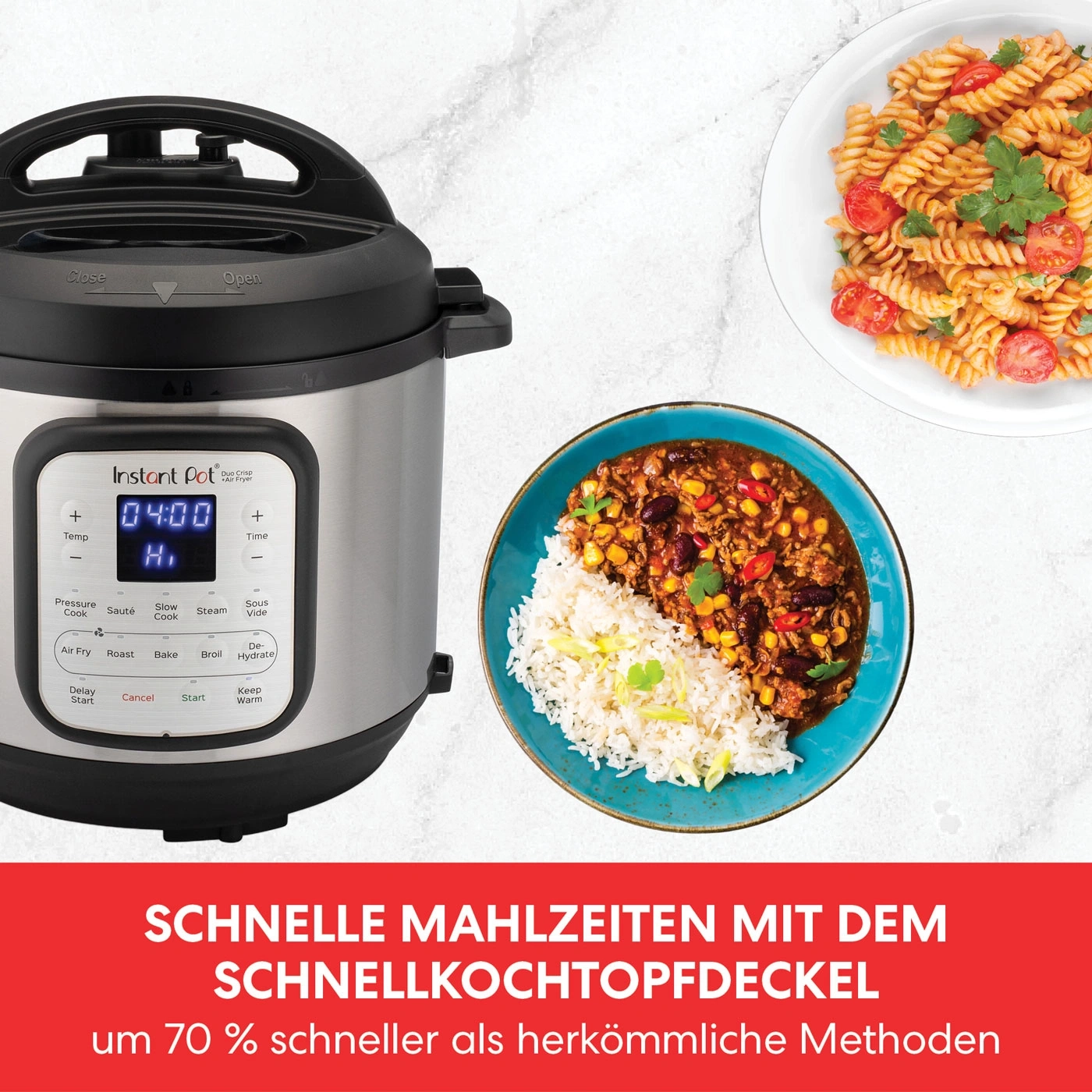 Schnellkochtopf mit zwei Gerichten und deutschem Text.