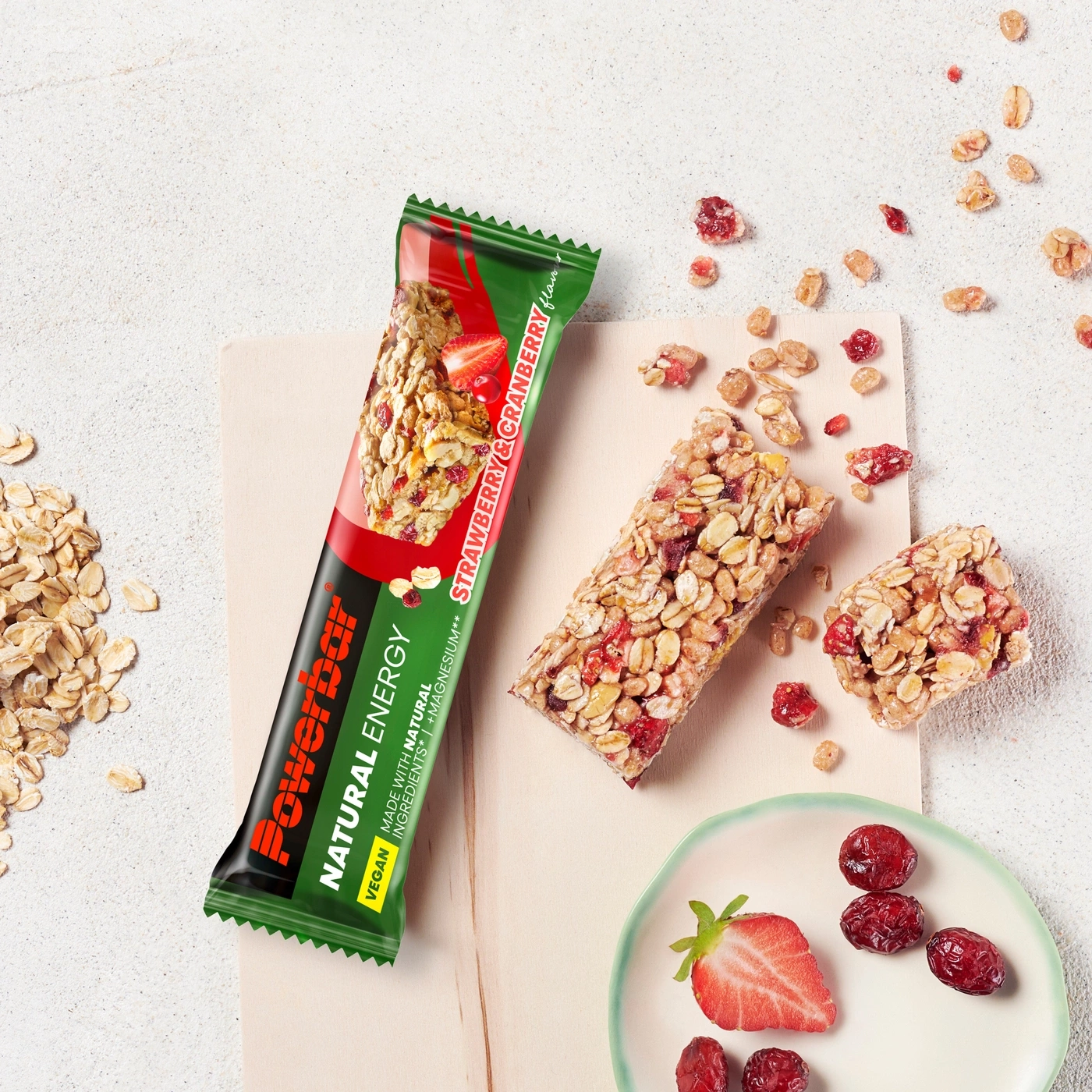 Powerbar mit Haferflocken, Erdbeeren und Cranberries