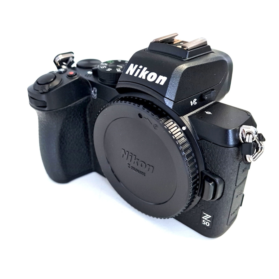 NIKON Systemkamera Z50 Objektiv DX 16-50 mm 1:3.5-6.3 VR + Rucksack B-WARE
