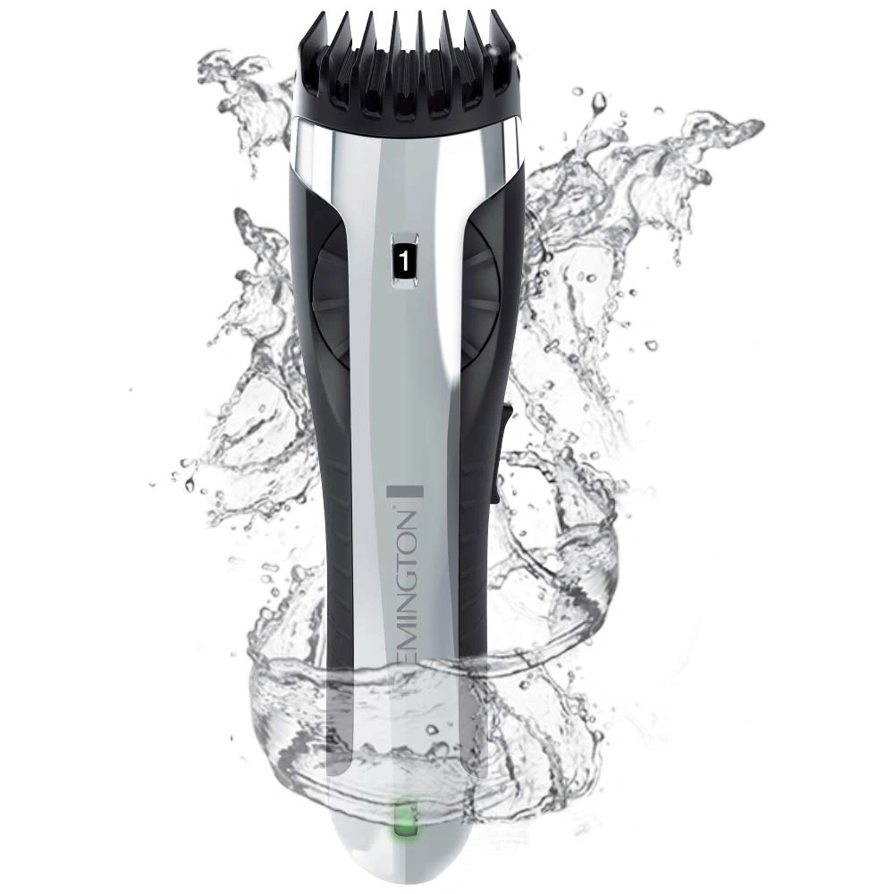 Remington Bartschneider, silber und schwarz, mit Wasserspritzern, isoliert