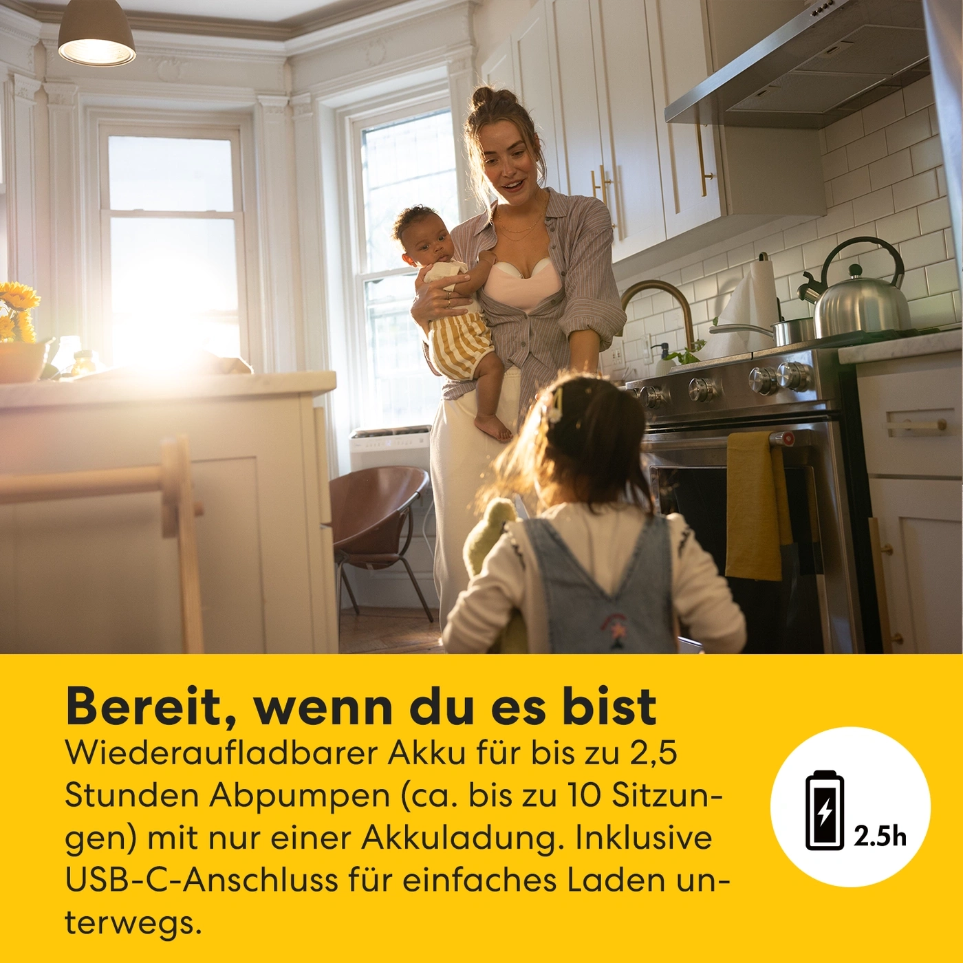 Eine Frau mit zwei Kindern in einer Küche mit einem Akku-Symbol und 2,5h