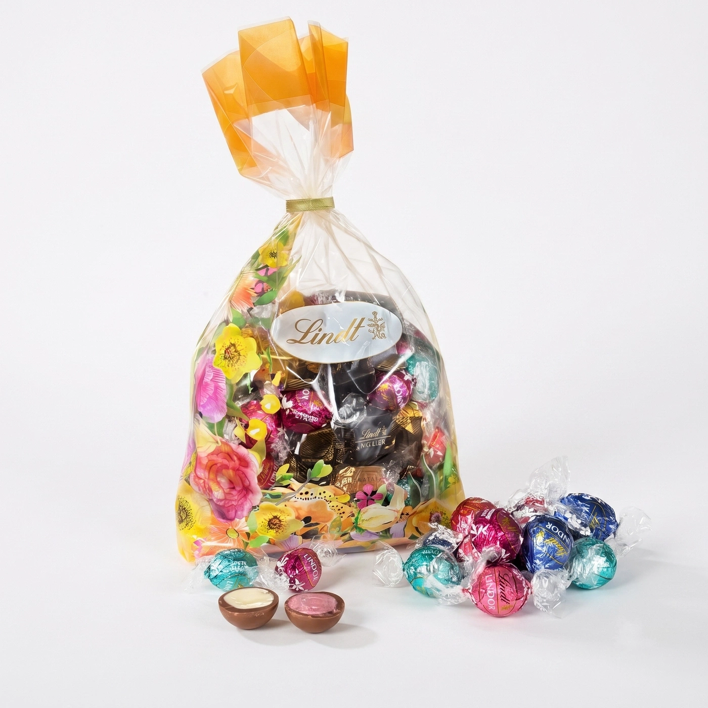 Lindt Pralinen im bunten Geschenksack mit Blumenmuster