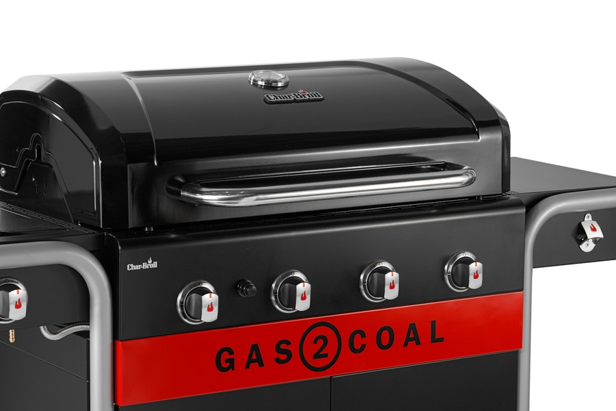Schwarzer Gasgrill mit rotem Streifen und der Aufschrift GAS 2 COAL.