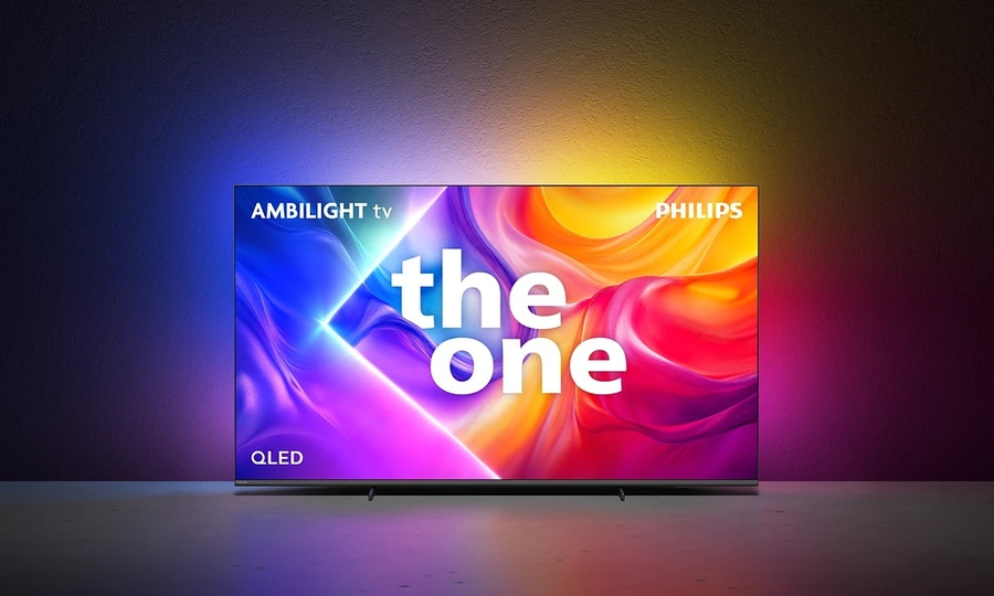 Philips Fernseher mit Ambilight-Technologie und dem Schriftzug 'the one' auf dem Bildschirm.