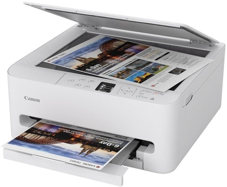 Eine weiße Canon-Drucker-Scanner-Kopierer-Kombination steht auf einem weißen Hintergrund. Ein gedrucktes Dokument mit dem Titel „6-Tage-Deutschlandreise“ liegt auf dem Scanner und ein weiteres Dokument steckt aus dem Papiereinzugsschacht.