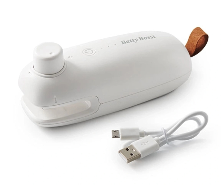 Weißes Gerät mit USB-Kabel, Marke Betty Bossi, zum Verschließen von Beuteln.