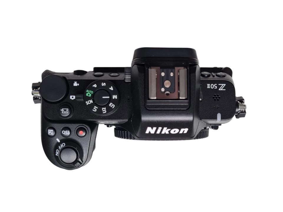 Nikon Z 50 II Kamera mit Blitzschuh und Bedienelementen von oben