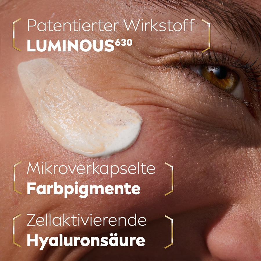Nahaufnahme von Haut mit Creme, Texten: Patentierter Wirkstoff, Luminous630, Farbpigmente, Hyaluronsäure