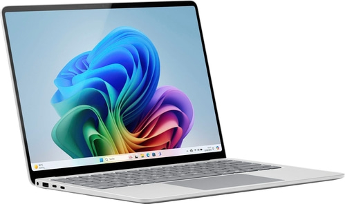 Laptop mit Windows-Hintergrund, geöffnet, auf dem Tisch, grau