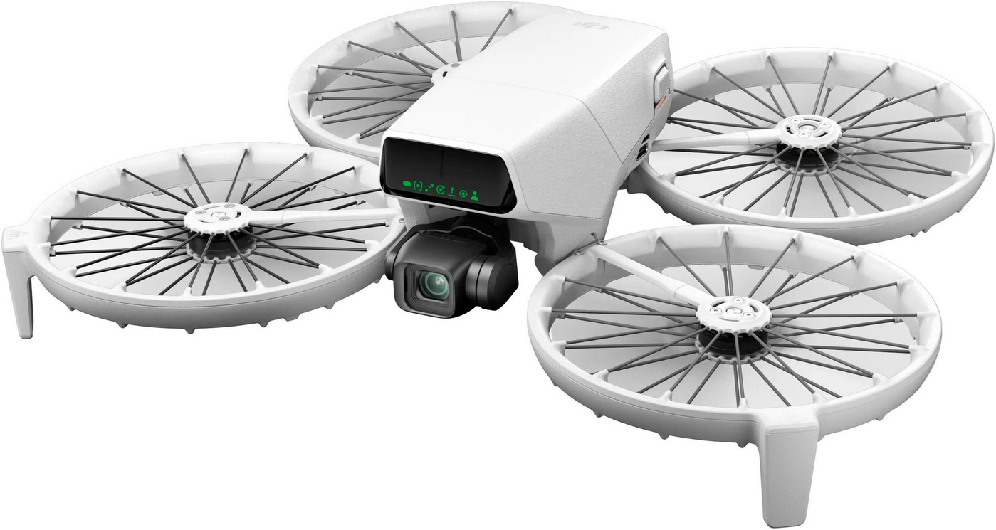 weiße Drohne mit Kamera und Propeller-Schutzvorrichtungen