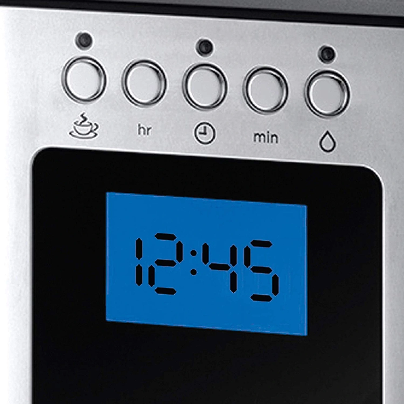 Digitale Uhr auf einem Kaffeemaschinen-Bedienfeld zeigt 12:45