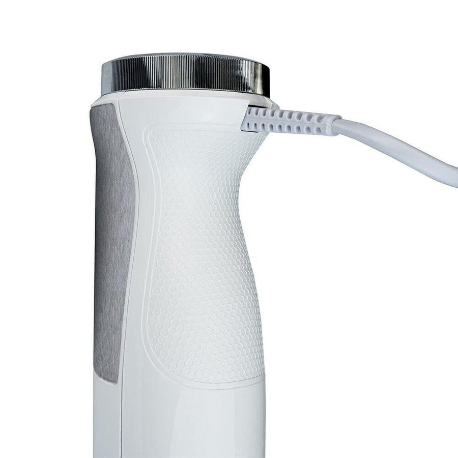Nahaufnahme eines weißen Stabmixers mit Kabel und strukturiertem Griff