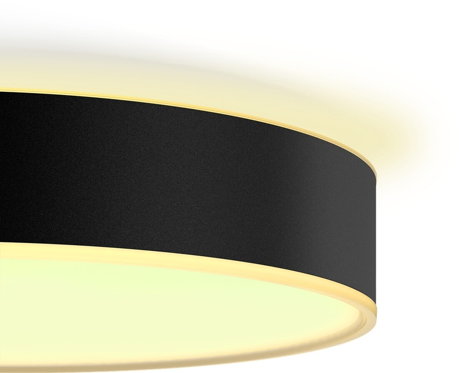 Schwarze Deckenleuchte mit gelbem Licht und goldenem Rand, Nahaufnahme