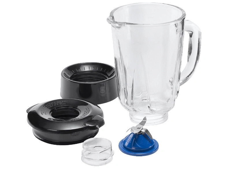 Zerlegte Küchenmaschine mit Glasbehälter, Deckel und Klingen.