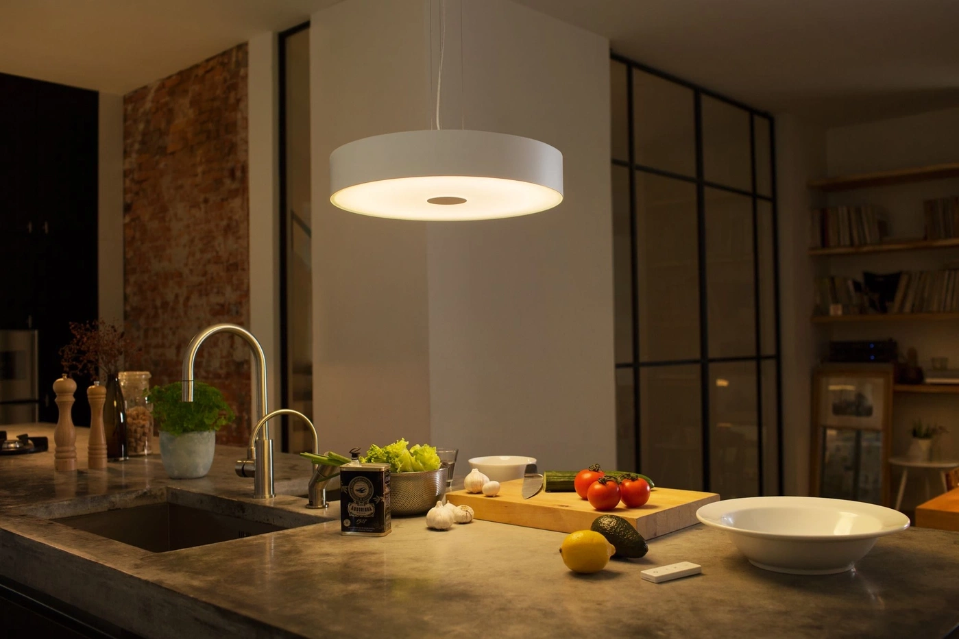 PHILIPS Hue White Ambiance Fair Pendelleuchte 44cm LED 2900lm weiß
