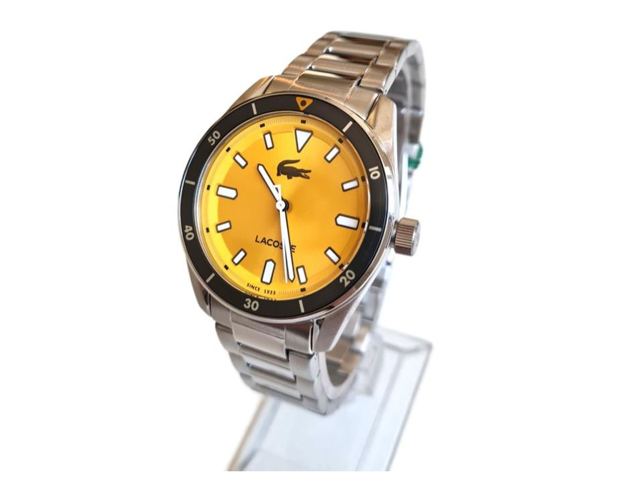 Herrenuhr mit gelbem Zifferblatt und silbernem Armband