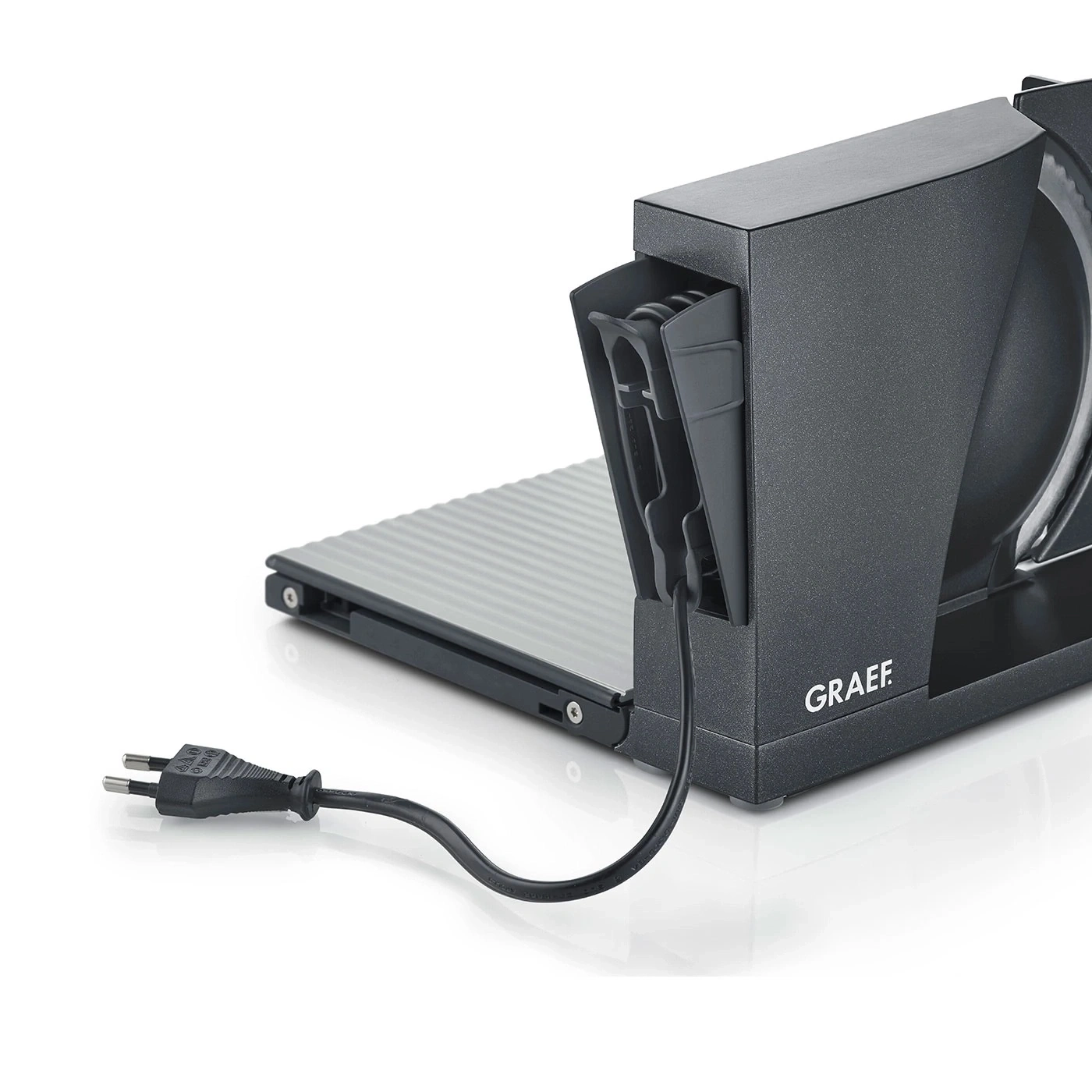 Graef Allesschneider mit Kabel und Stecker auf weißem Hintergrund