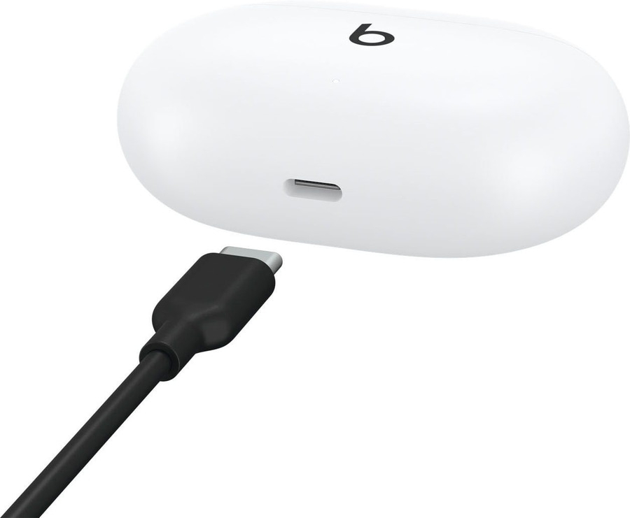 Weißes Ladecase mit schwarzem Kabel, das in den Ladeanschluss gesteckt wird.