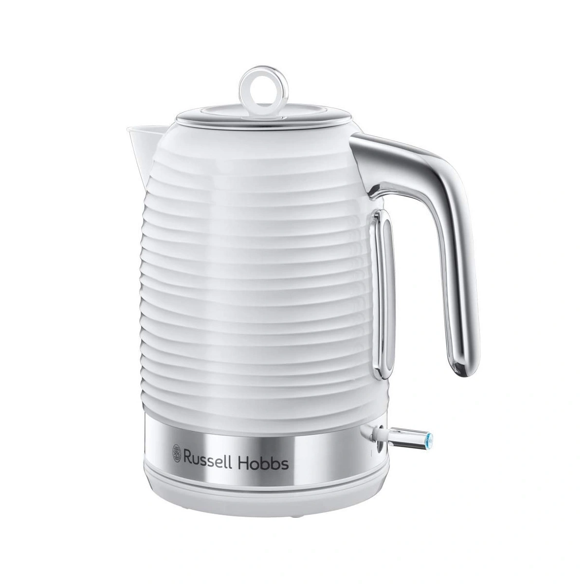 Weißer Wasserkocher mit geriffelter Oberfläche und Chromdetails von Russell Hobbs.