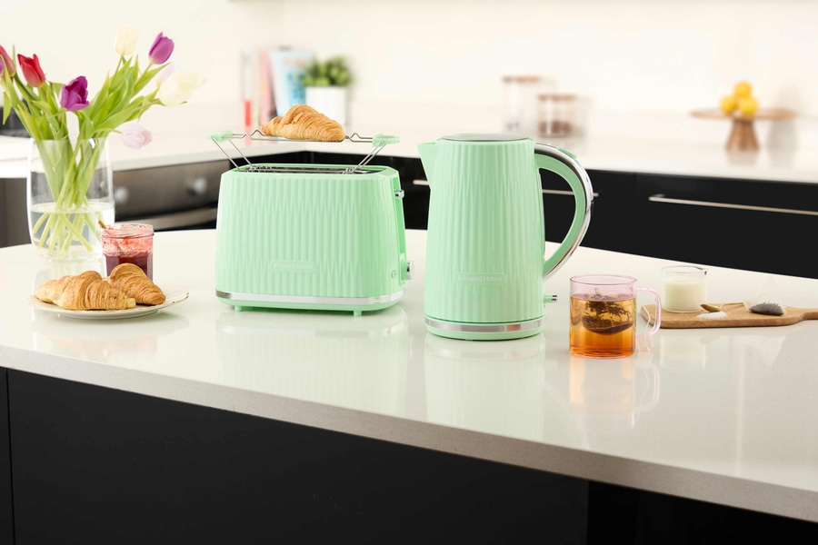 RUSSELL HOBBS Wasserkocher Eden 27364-70 Pistazie 1,7 L Pistachio Retro 2400 W