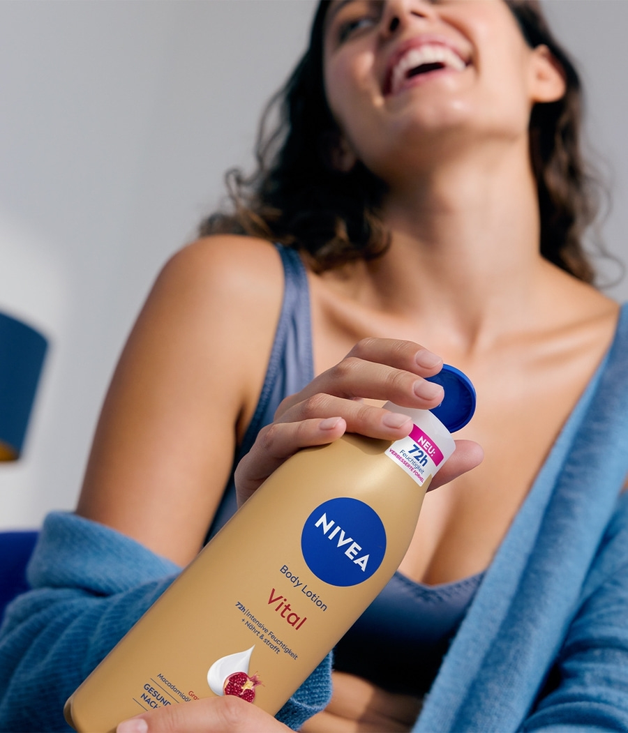 NIVEA Vital Body Lotion 3 x 250ml Granatapfel, Macadamiaöl & Tiefenpflege Serum