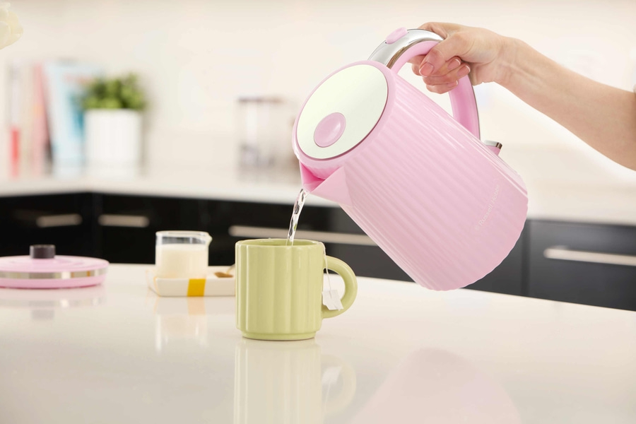 RUSSELL HOBBS Wasserkocher Eden 27362-70 Himbeere 1,7 L Raspberry Retro 2400 W