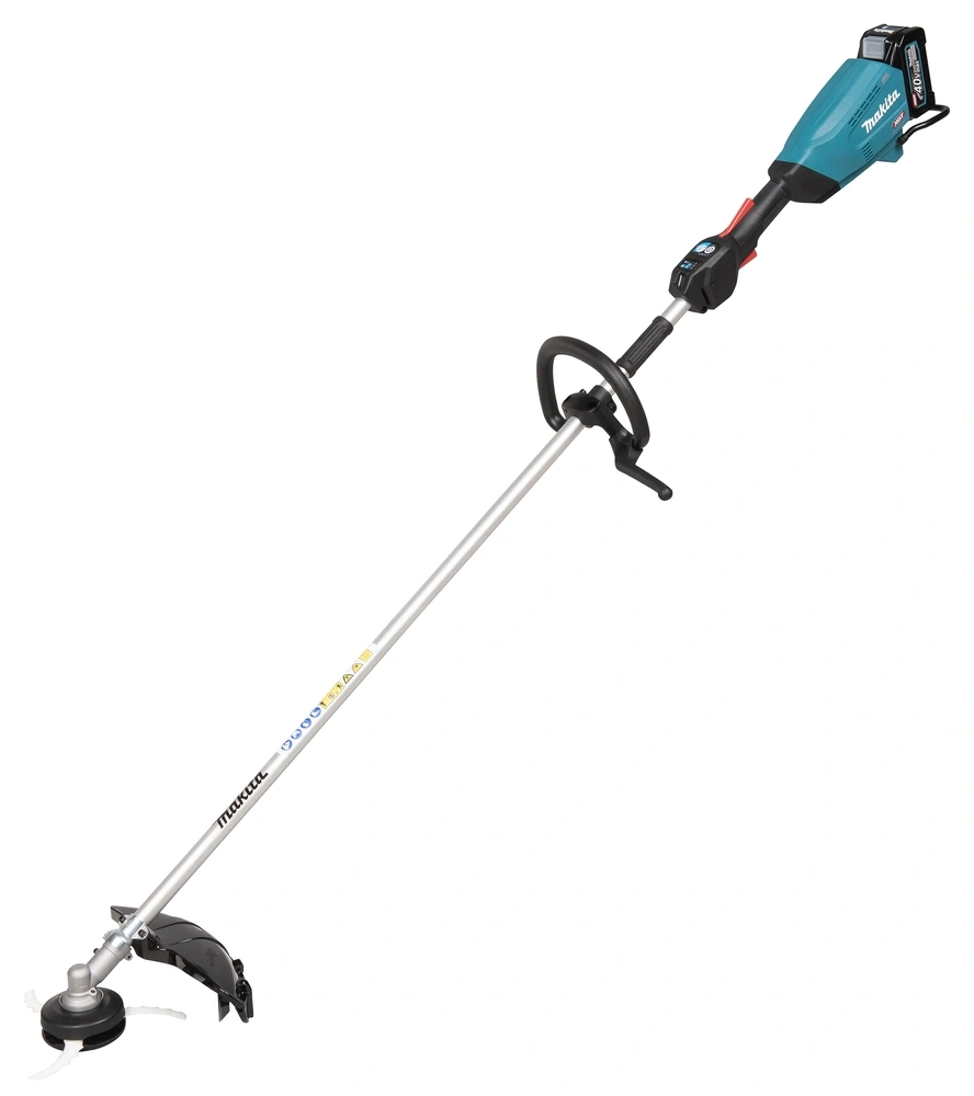 Ein akkubetriebener Freischneider von Makita mit Teleskopstange und Schutz