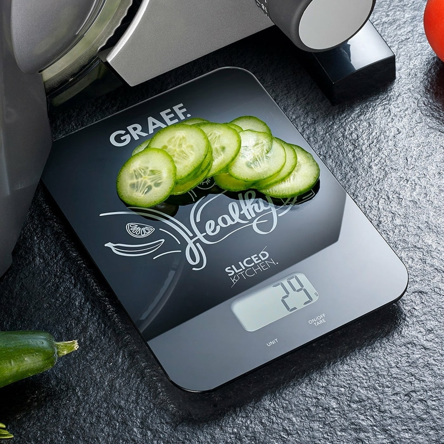 Waage mit Gurkenscheiben, zeigt 29g, GRAEF, Healthy Sliced Kitchen.