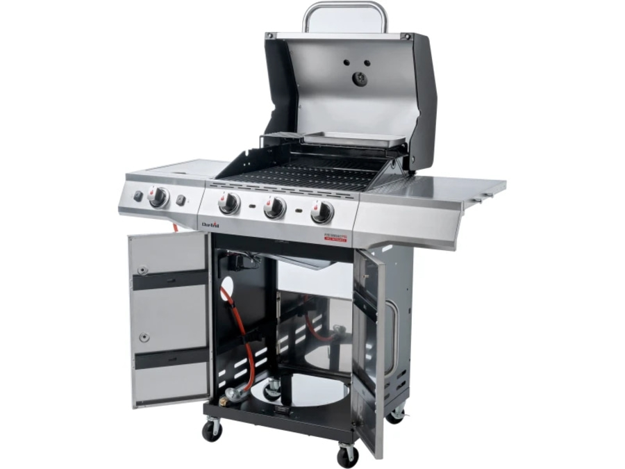 Edelstahl-Gasgrill mit geöffneten Türen und Deckel, bereit zum Grillen.