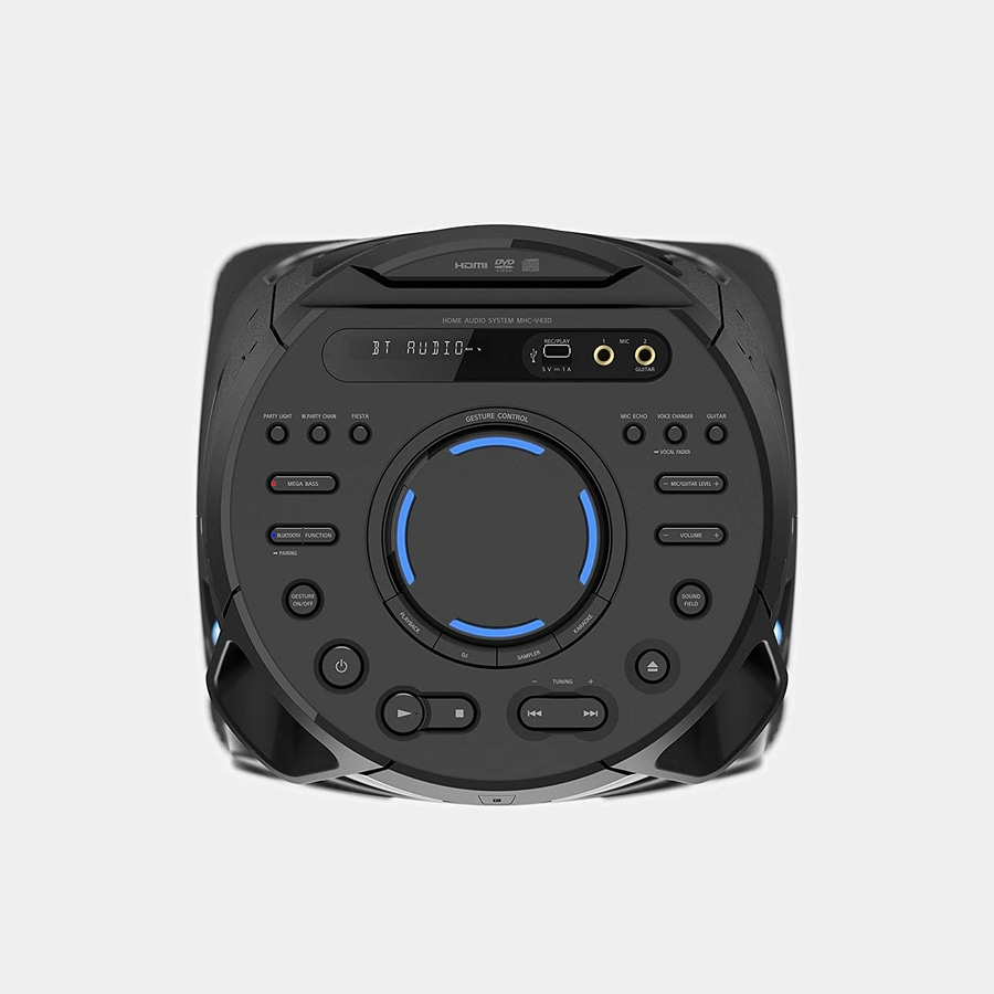 Schwarzes Audio-System mit vielen Knöpfen und Anschlüssen, BT Audio, HDMI, DVD.
