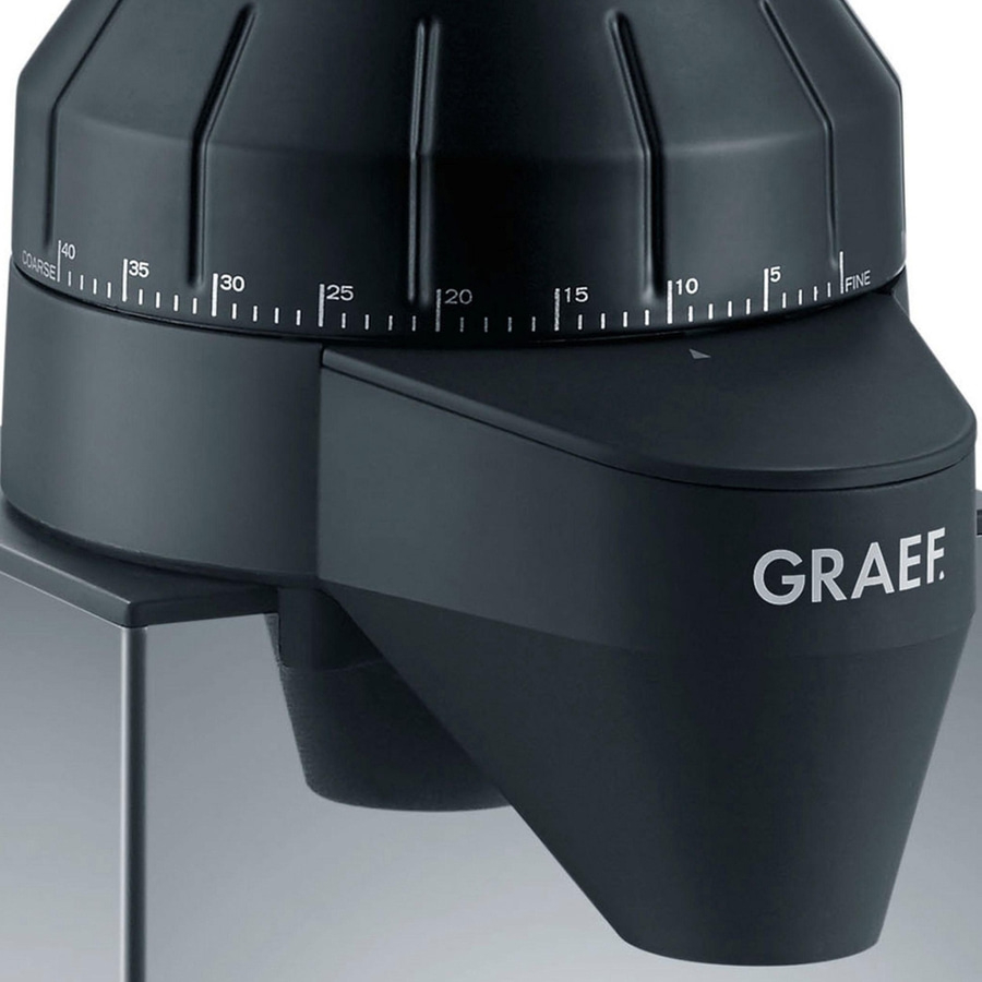 Nahaufnahme einer schwarzen Kaffeemühle mit GRAEF-Logo und Einstellrad für den Mahlgrad.