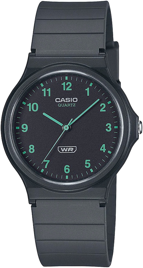 Eine schwarze Casio Quarzuhr mit grünen Zeigern und Ziffern.