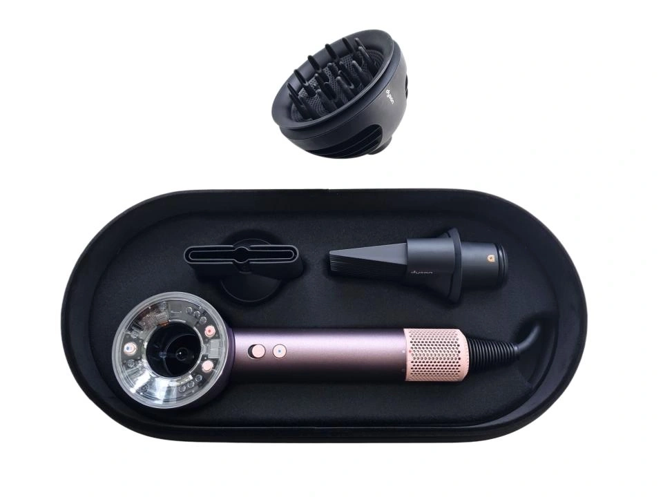 Dyson Supersonic Haartrockner mit Zubehör in einer Aufbewahrungsbox