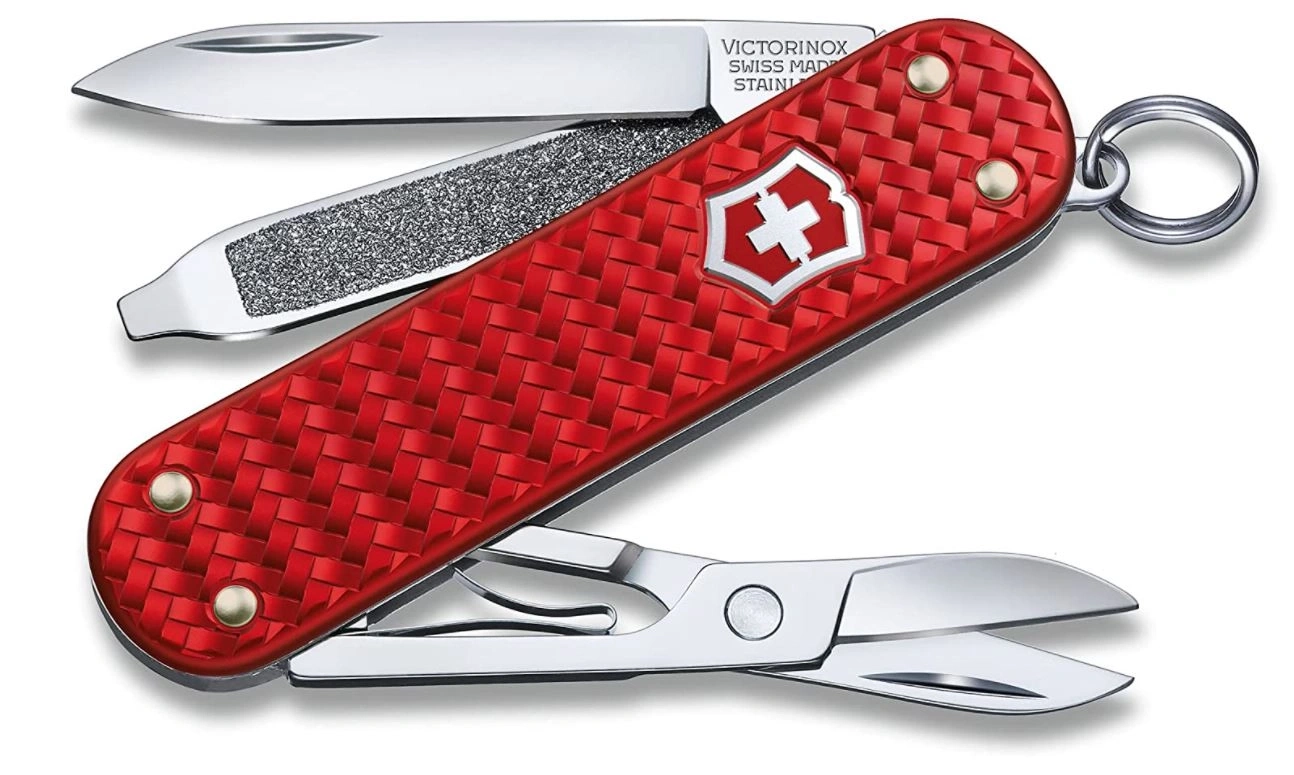 Rotes Schweizer Taschenmesser mit mehreren Werkzeugen und dem Schweizer Kreuz