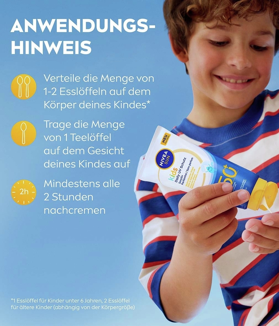 Junge hält Sonnencreme von Nivea mit Anwendungshinweisen