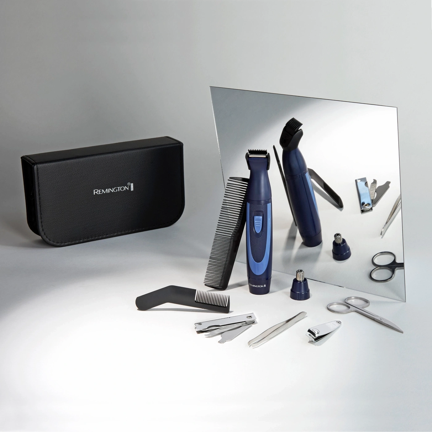 Rasierer-Set mit Spiegel, Kamm, Schere, Pinzette und Nagelschneider. Remington.