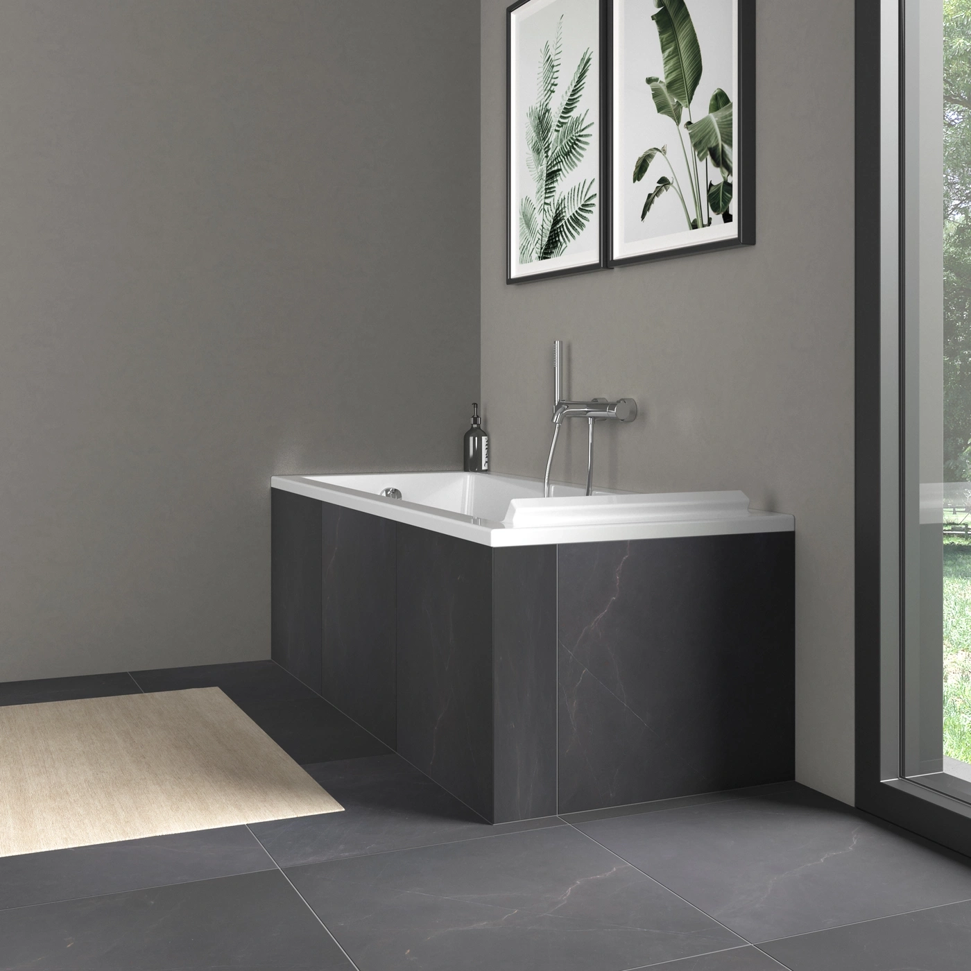 Eine moderne Badewanne mit dunklen Marmorfliesen und Pflanzenbildern an der Wand.